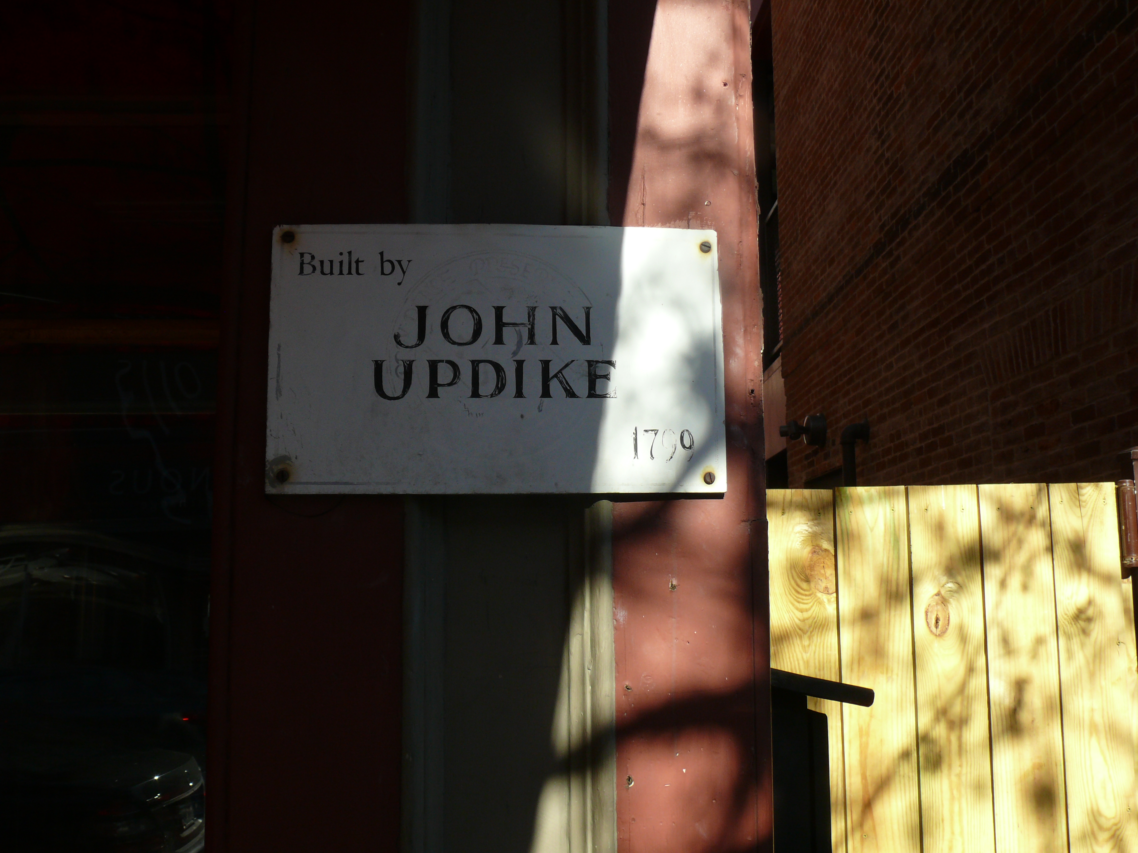 John Updike aforismi